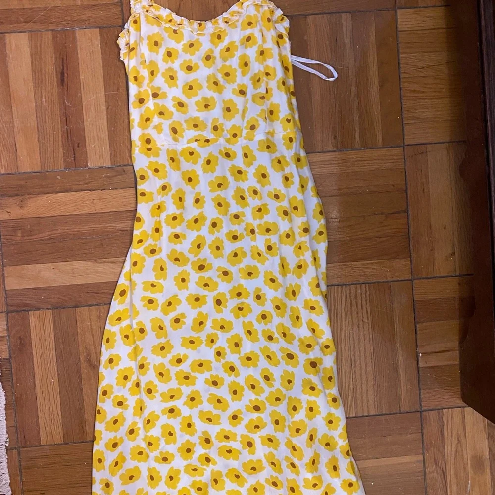 Faithful the Bran - Daisy Print - Size 2 - Picture 3 of 5